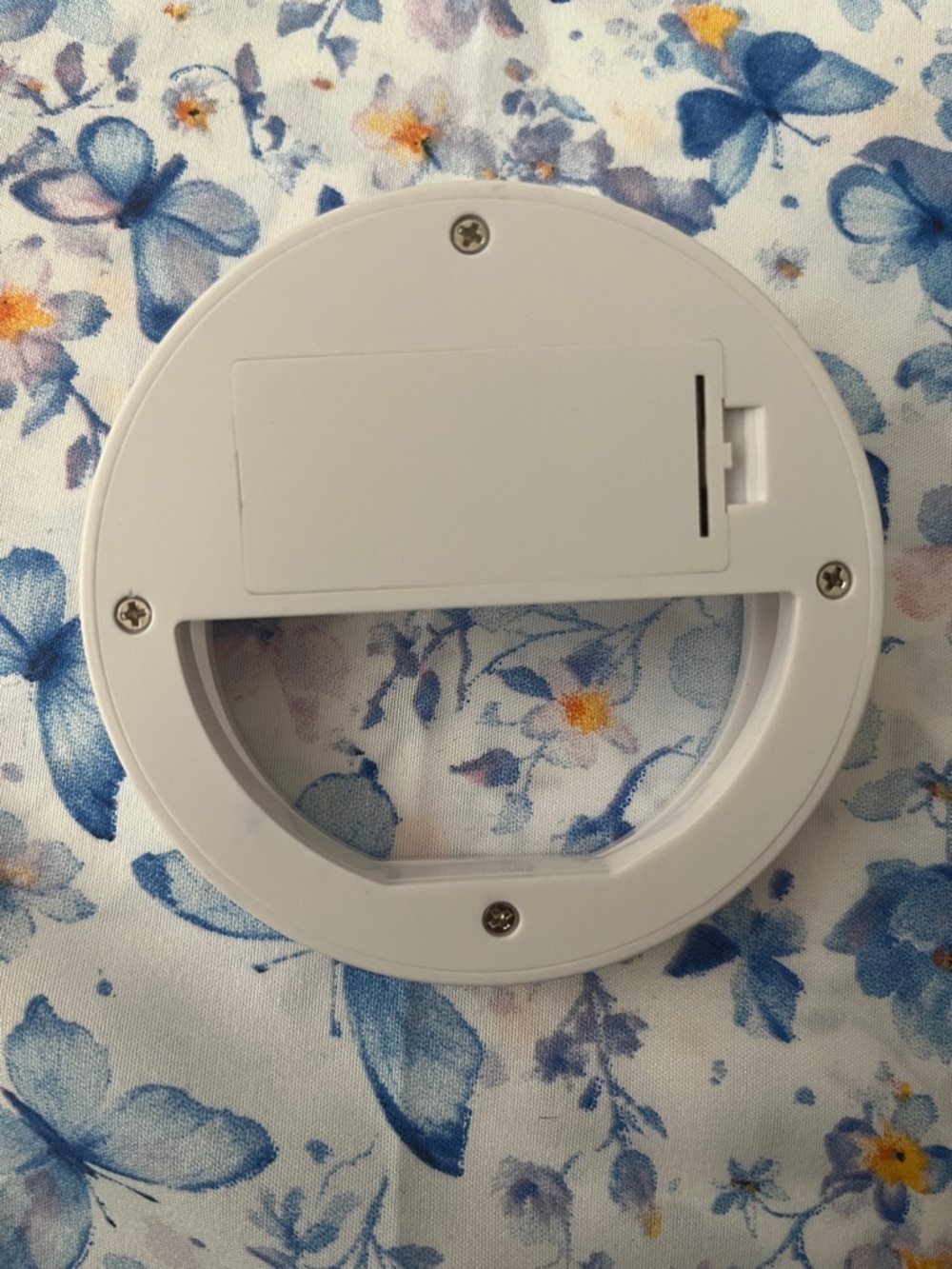 ELF White Clip-On Selfie Light - Picture 3 of 4